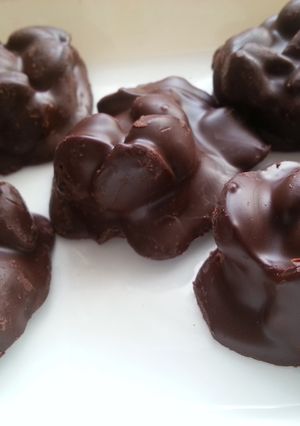 A picture of Homemade Dark Chocolate Almond & Cranberries.
