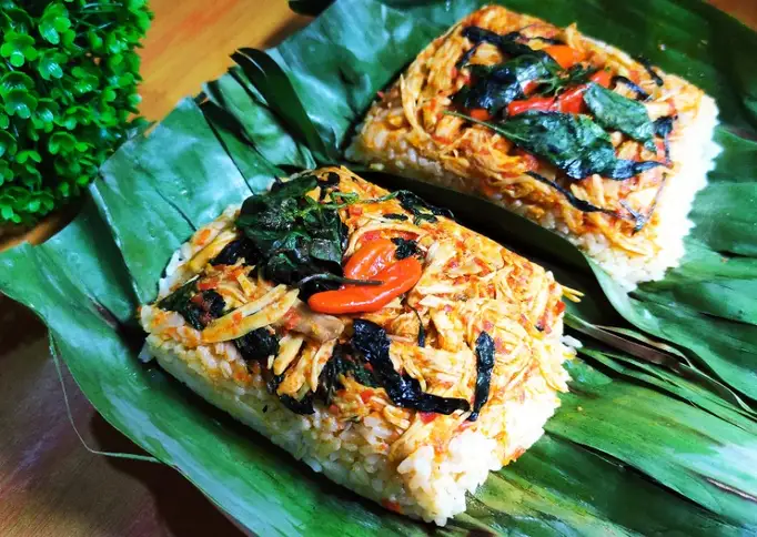 Nasi bakar ayam suwir kemangi