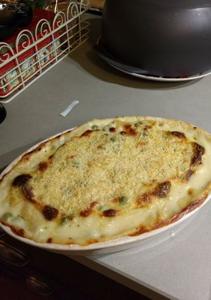 A picture of Mac n cheese.