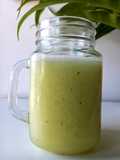 Licuado de apio, pepino y limón