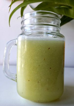 Una foto de Licuado de apio, pepino y limón