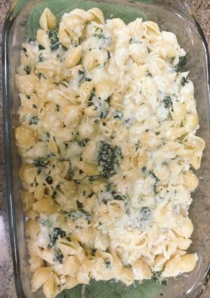 A picture of Cheesy Chicken Alfredo Shells W Spinach "casserole".