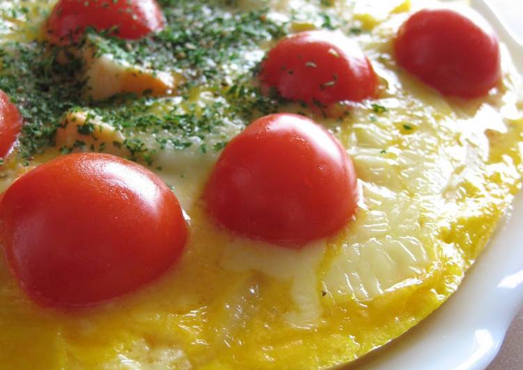 Recipe of Ultimate Omelette with Lots Of Onions and Salmon