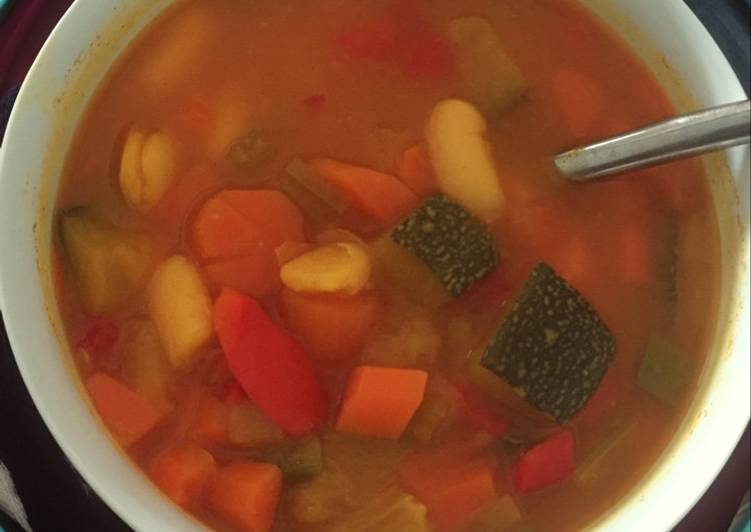 Alubias blancas con calabacín y verdura