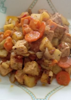 Una foto de Guiso vegano de tempeh