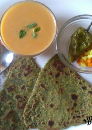 A picture of Bajra-Palak Paratha.