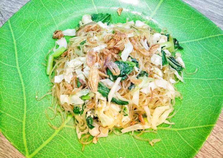 Proses mengolah Bihun goreng special yang praktis