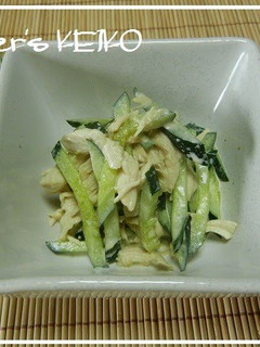 A picture of Chicken Tenders and Cucumber with Mayonnaise.