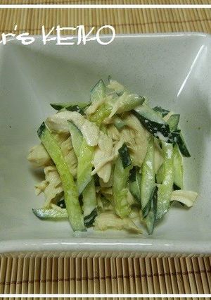 A picture of Chicken Tenders and Cucumber with Mayonnaise.