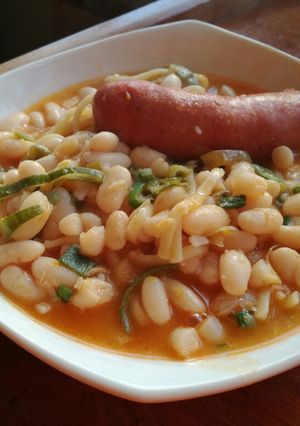 Una foto de Porotos con chorizo