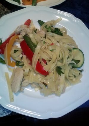 A picture of Glens ginger chicken stirfry.