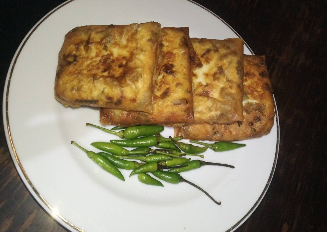 Martabak telor isi tahu