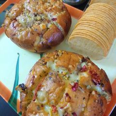 A picture of Cheese chilli garlic bread.