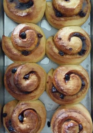A picture of Raisin Cinnamon Rolls.