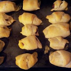A picture of Lee's Crescent Rolls Bite.