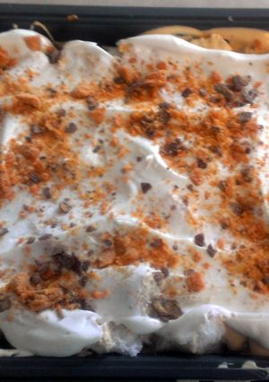 A picture of Butterfinger pudding dessert.
