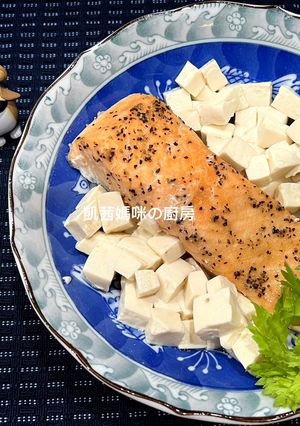 A picture of [Rice Cooker Version] Salmon with Tofu.