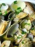 clams in white wine sauce (portuguese ameijoas a bulhao de patob)