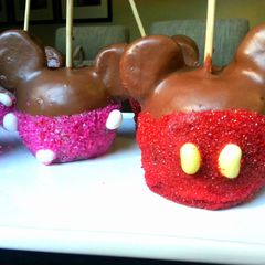 A picture of Mickey mouse dipped apples.