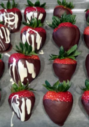 A picture of Chocolate covered strawberries.