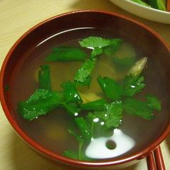 A picture of Clear Soup with Manila Clams.