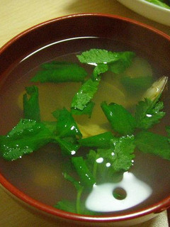 A picture of Clear Soup with Manila Clams.