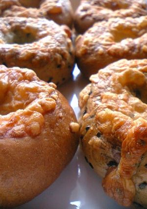 A picture of Sesame Cheese Bagels.