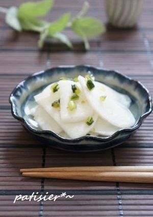 A picture of Yuzu Pepper Flavored Pickled Turnips.