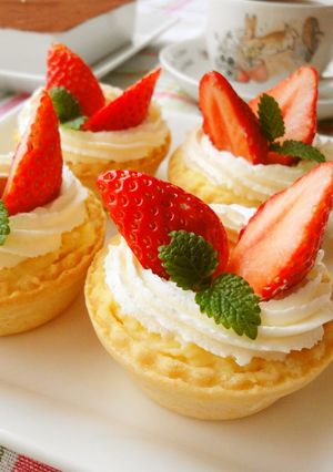 A picture of Easy Strawberry Custard Tart.