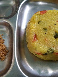 வெஜிடபிள் ரவா கிச்சடி (Veg Rava Kichidi Recipe in Tamil) செய்முறை முக்கிய புகைப்படம்