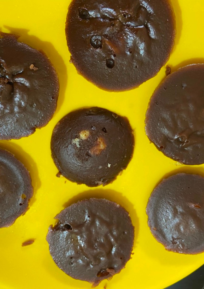 போர்பன் பிஸ்கட் இட்லி கேக் செய்முறை முக்கிய புகைப்படம்