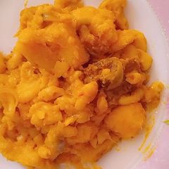 A picture of Porage yam with macaroni.