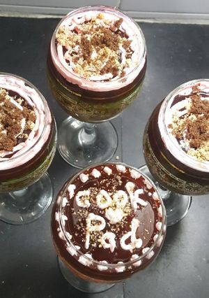 A picture of Rainbow Custard with Cookies !.