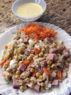 Una foto de Ensalada de arroz y garbanzos