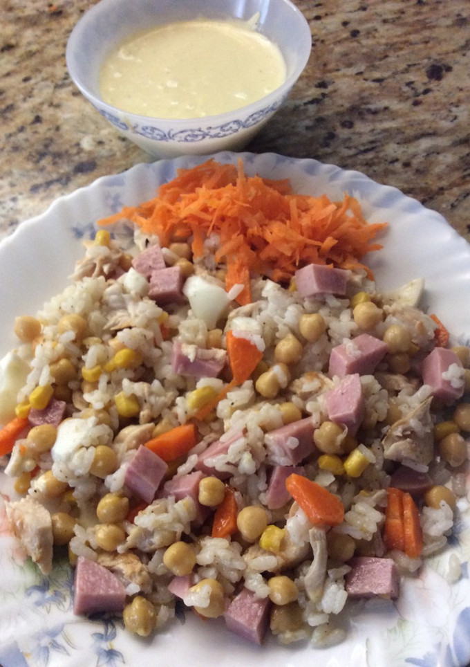 Una foto de Ensalada de arroz y garbanzos