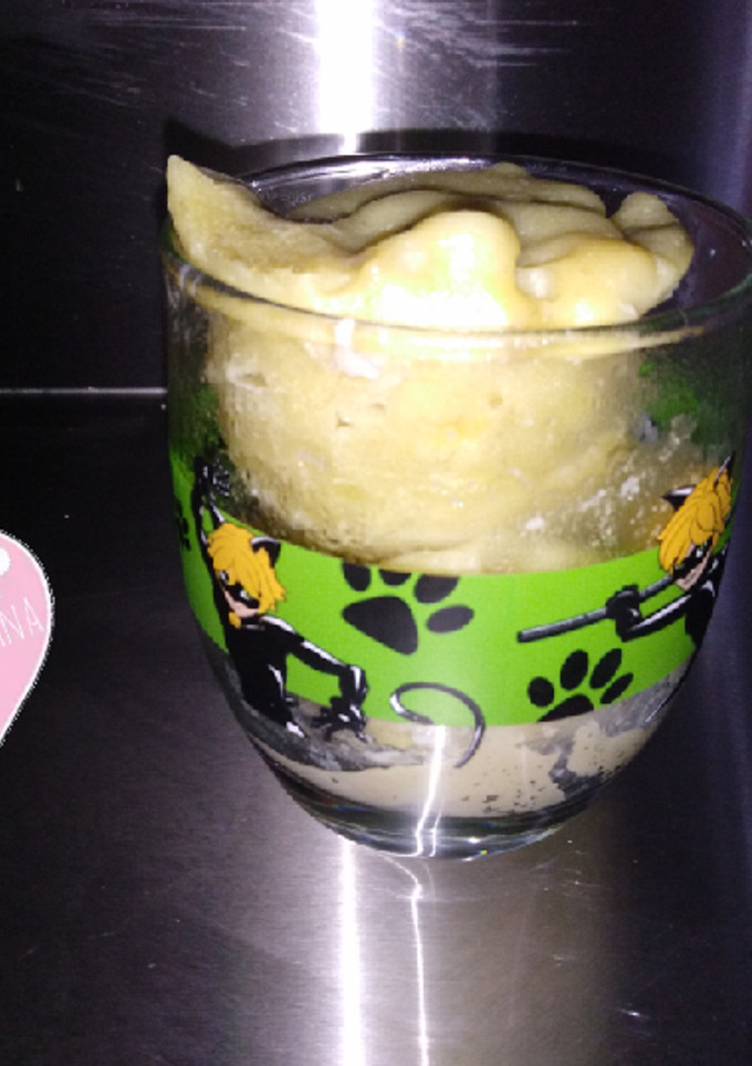 Una foto de Mug cake de plátano (pastel a la taza)