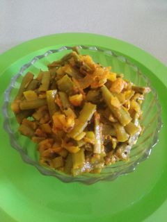 લસણિયું ડ્રાય ગુવાર નું શાક રેસીપી મુખ્ય ફોટો