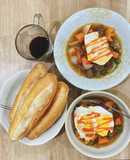 Bò kho ăn với bánh mì