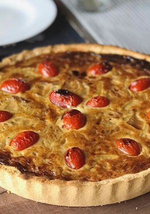 Una foto de Quiche de cebolla