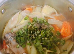 Hình của món Thứ 3 - Thực đơn giảm cân low carb Canh chua bạc hà nấu xương bò.