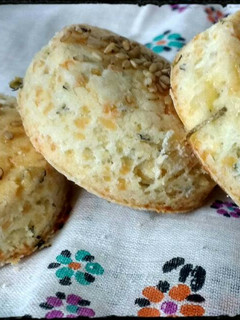 Una foto de Scons de queso y orégano sin gluten