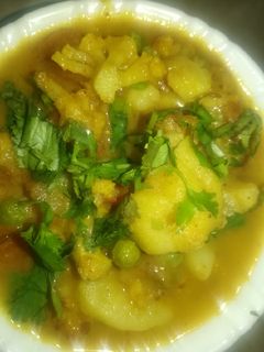 आलू मटर की सब्जी (Aloo matar ki sabzi recipe in hindi) रेसिपी मुख्य फोटो