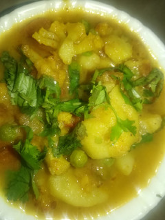 आलू मटर की सब्जी (Aloo matar ki sabzi recipe in hindi) रेसिपी मुख्य फोटो