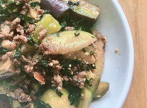 Hình của món Cà Tím Xào Bò Bằm & Lá Tía Tô.