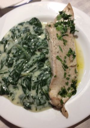Una foto de Reineta al horno con acelgas a la crema