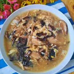 A picture of Mussrom Soup.