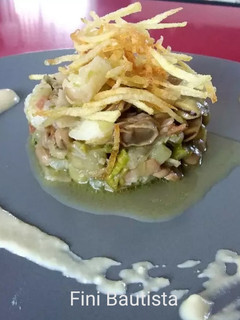 Una foto de Habas con bacalao y patatas paja