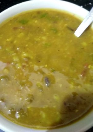 A picture of Moong chilka dal.