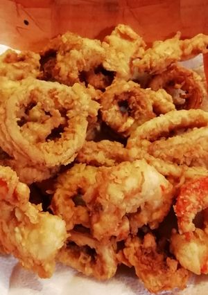 Una foto de Rabas y langostinos empanados