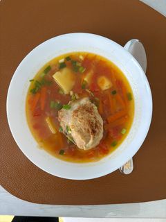 Фото Тушеная картошка с курицей и овощами.